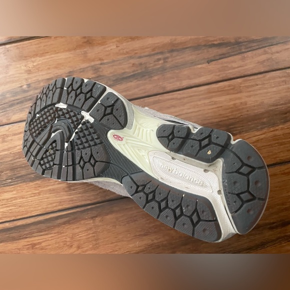 New Balance 2002R - Picture 4 of 11